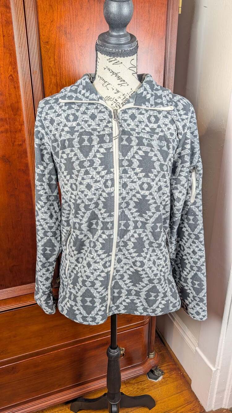 Columbia Fleece Jacket with Geometric Pattern medium
